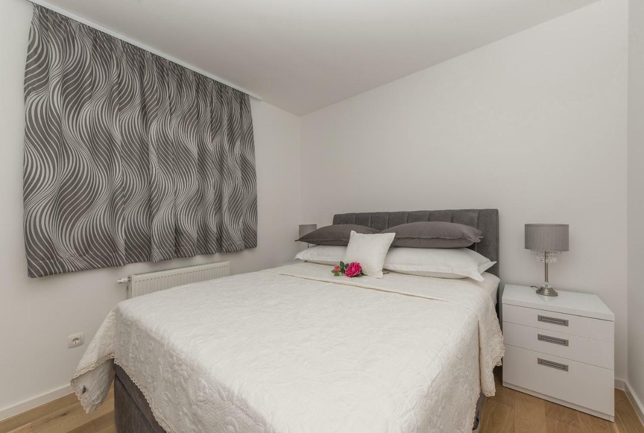 Penthouse Nikola Lägenhet Makarska Exteriör bild