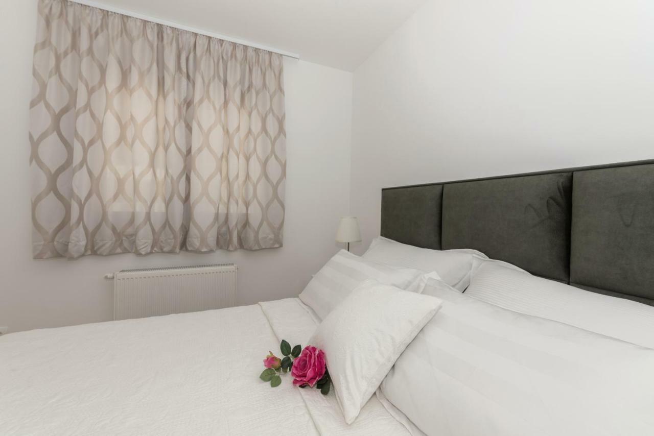 Penthouse Nikola Lägenhet Makarska Exteriör bild